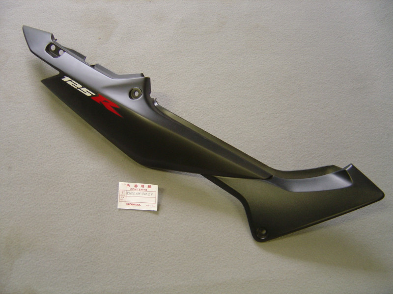 Cache latéral gauche Honda CBR125 2004 - Réf. 83600KPP860ZF