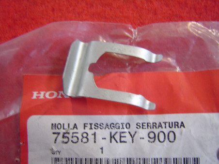 Agrafe de serrure Honda FES125 FES250 - Réf. 75581-KEY-900