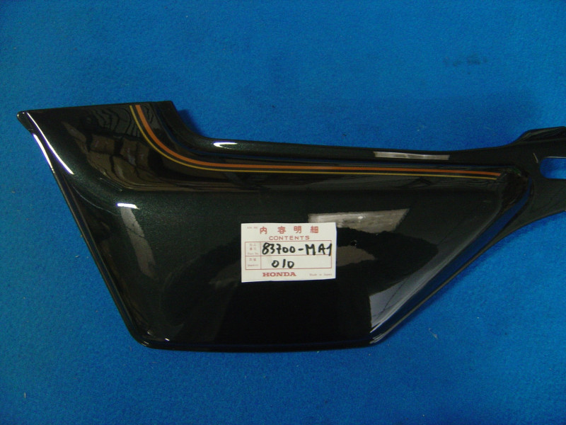 Cache latéral gauche vert Honda GL500B – Réf. 83700MA1010