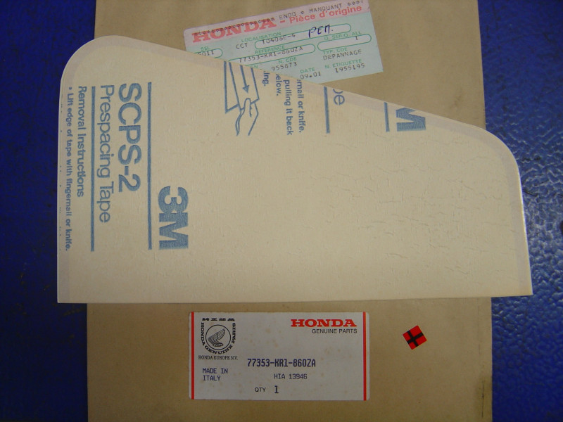 Décor gauche dosseret selle Honda NSR125R 1987 | 77353KR1860ZA