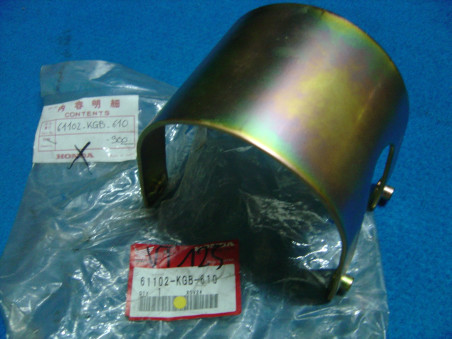 Pontet garde boue avant Honda VT125CY 2000 – Réf. 61102KGB610