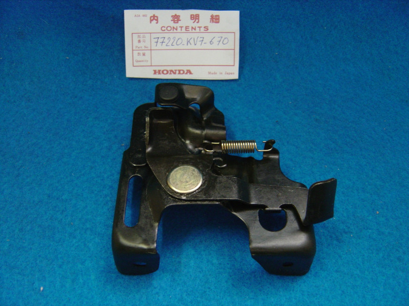 Verrou de selle Honda CH125 Spacy 88/96 - Réf. 77220KV7670