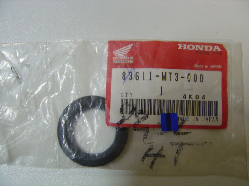 Bague caoutchouc serrure Honda ST1100 – Réf. 83611MT3000