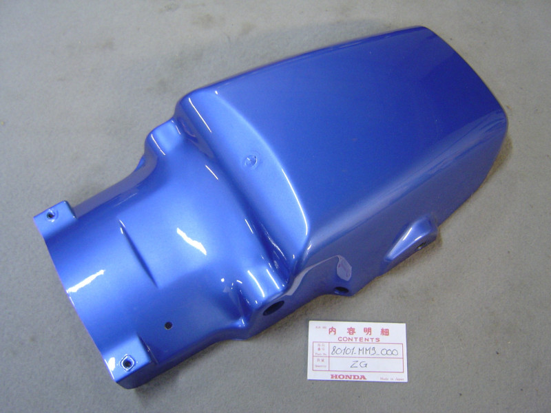 Garde boue AR de XL600V 89-90 code couleur PB213M