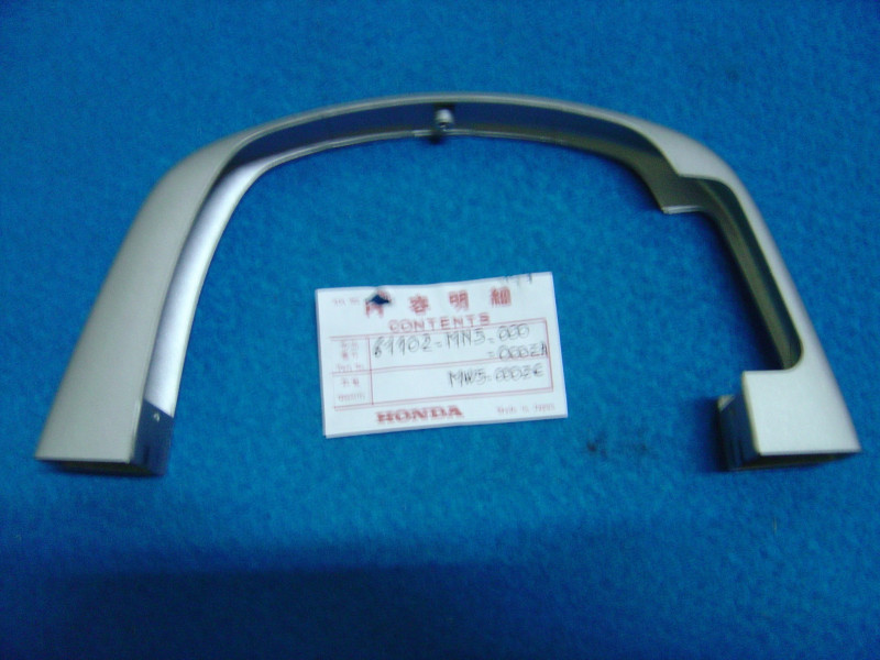Arceau plastique garde-boue avant GL1500 GoldWing Honda 61102-MN5-000