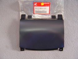 cache de dessous des phares de CBR600F 92-94 pièce neuve avec défauts de stock