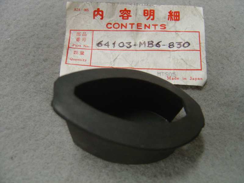 Embase Caoutchouc Clignotant Gauche Honda VF1000F | 64103MB6830