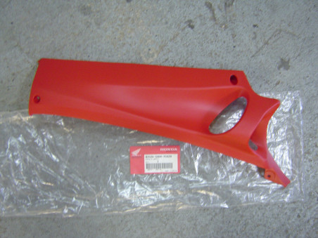 Cache inférieur droit Honda R110 – Réf. 83520GBM750ZB