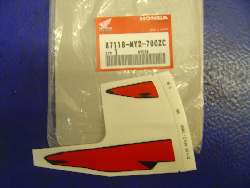 Décor C Droit Type6 NX650P 93 Honda – Réf. 87118MY2700ZC