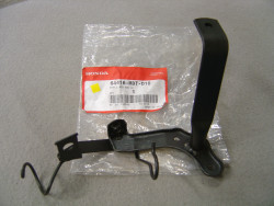 Support gauche dans montage de carénage de XL1000V 2001-04