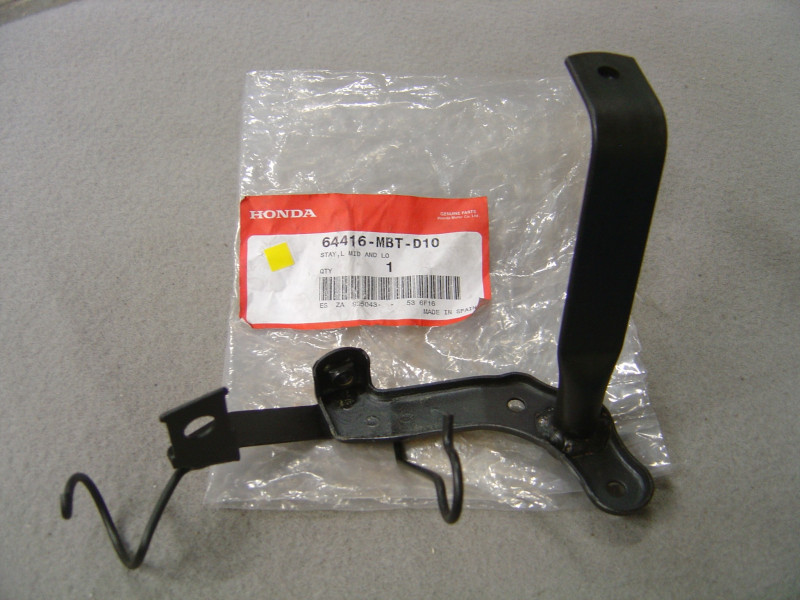 Support gauche dans montage de carénage de XL1000V 2001-04