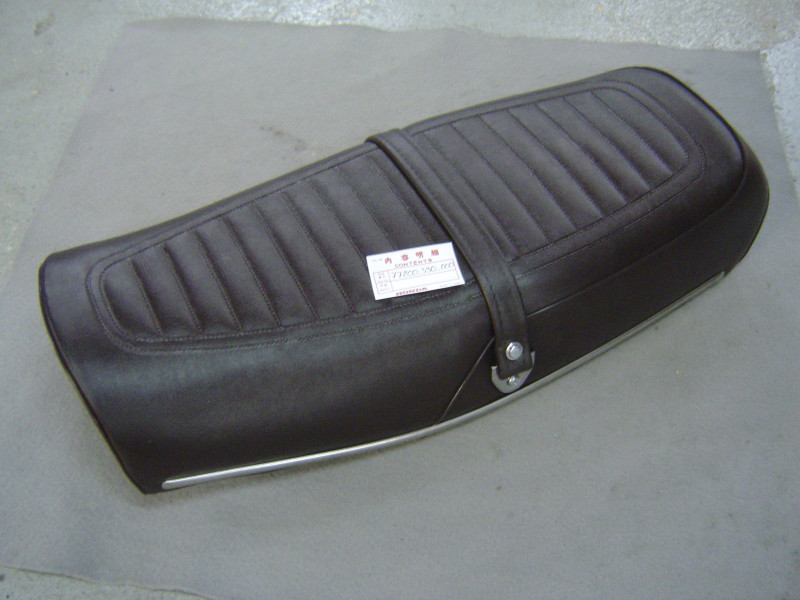 Selle Honda CB550F1 Marron – Réf. 77200390000