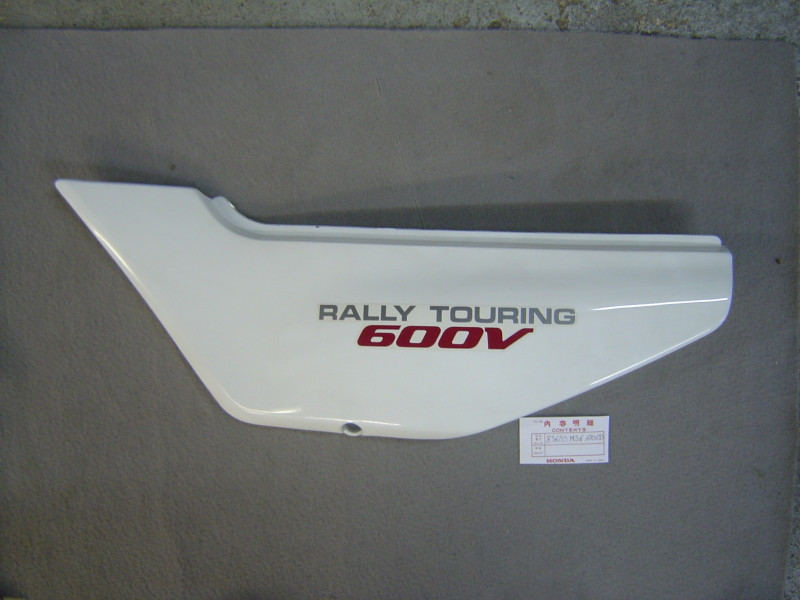 Cache latéral gauche Honda XL600V 89-90 – Réf. 83620MS6620ZA