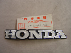 Logo réservoir gauche Honda CG110 - Réf. 87124398000