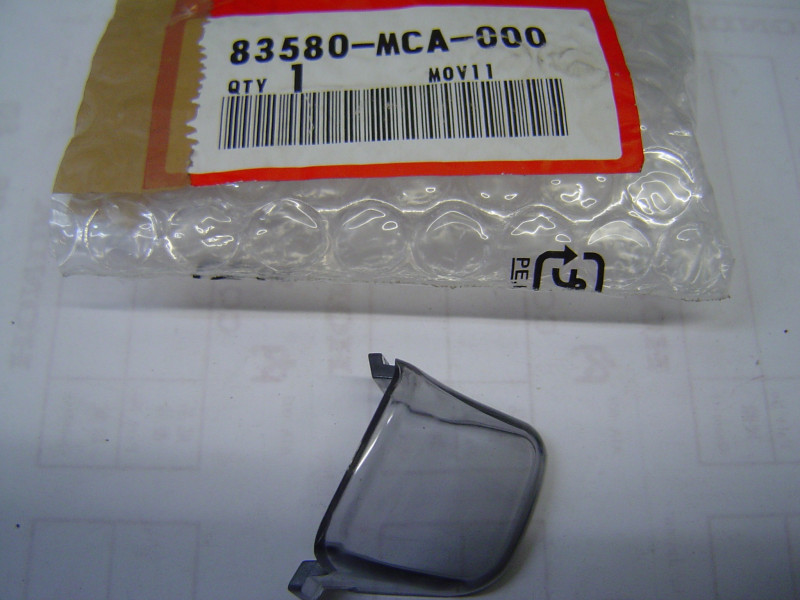 Déflecteur gauche couvre culasse Honda GL1800 - 83580MCA000