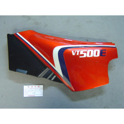 Cache latéral gauche Honda VT500ED R-124C-U | Réf. 837A4MF9000ZB