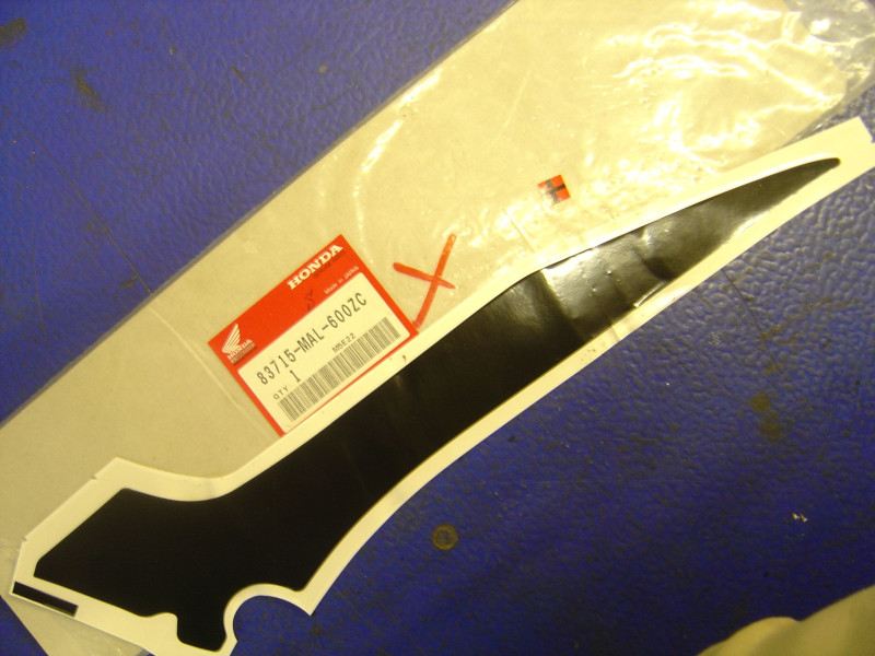 Décor B type3 flanc selle gauche Honda CBR600FS 95 - 83715MAL600ZC