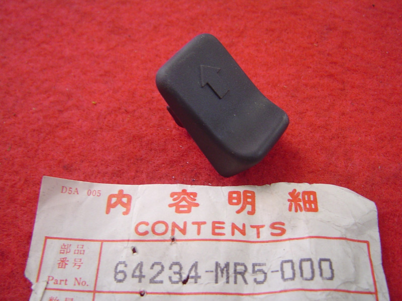 Bouton vide poche gauche Honda PC800 89-90 | Réf. 64234-MR5-000
