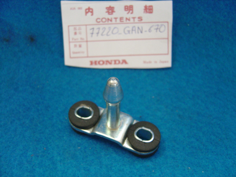 Doigt verrouillage selle Honda ST70N 1992 - Réf. 77220GAN670