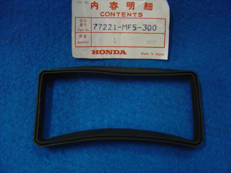 Caoutchouc montage selle Honda VT500C - Réf. 77221MF5300