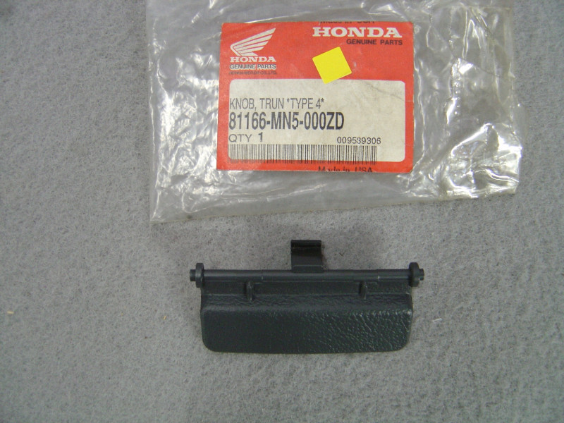 Poignée trappe vide poche Honda GL1500 - Réf. 81166MN5000ZD