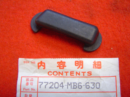 Caoutchouc auvent AR gauche Honda VF1000F – Réf. 77204MB6630