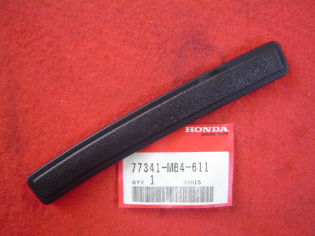 Enjoliveur sissi-bar gauche Honda VF1100CD – Réf. 77341MB4611