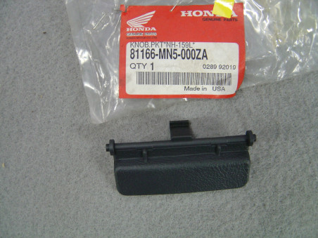 Poignée trappe vide poche Honda GL1500 88/96 - 81166-MN5-000ZA