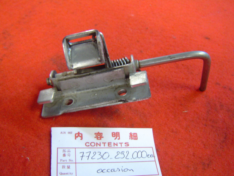 Verrouillage de selle Honda CB450 K4 – Pièce occasion