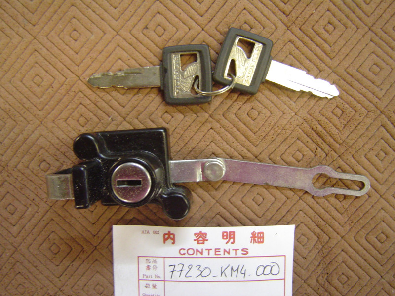 Verrouillage de selle Honda NS400RF RG – Réf. 77230KM4000