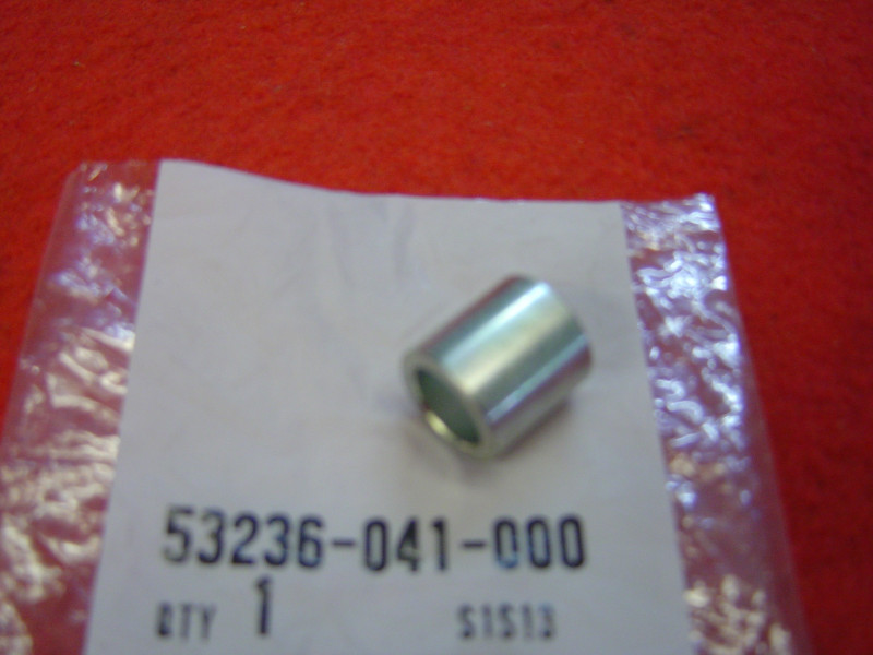 Entretoise Honda C50 C70 C90 CB1300 – Réf. 53236041000
