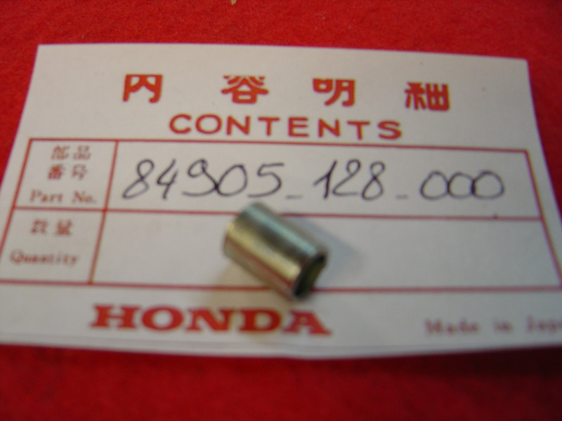 Entretoise garde boue AR Honda CB125T - Réf. 84905128000