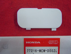 Couvercle poignée passager droit Honda VFR800 NHA66P