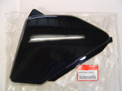 Cache latéral droit de CB450S 86 code couleur NH1