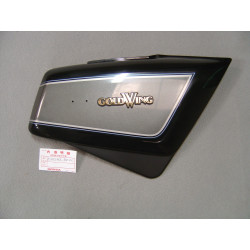 Cache latéral droit logo Honda GL1200 A – Réf. 83700ML8700ZC