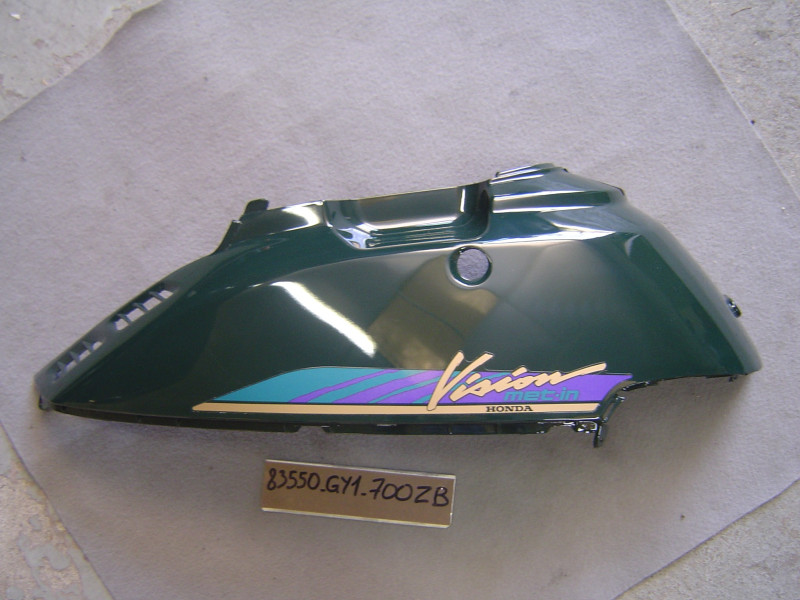 Cache latéral AR gauche Honda SA50 Vision 93 - Réf. 83550GY1700ZB