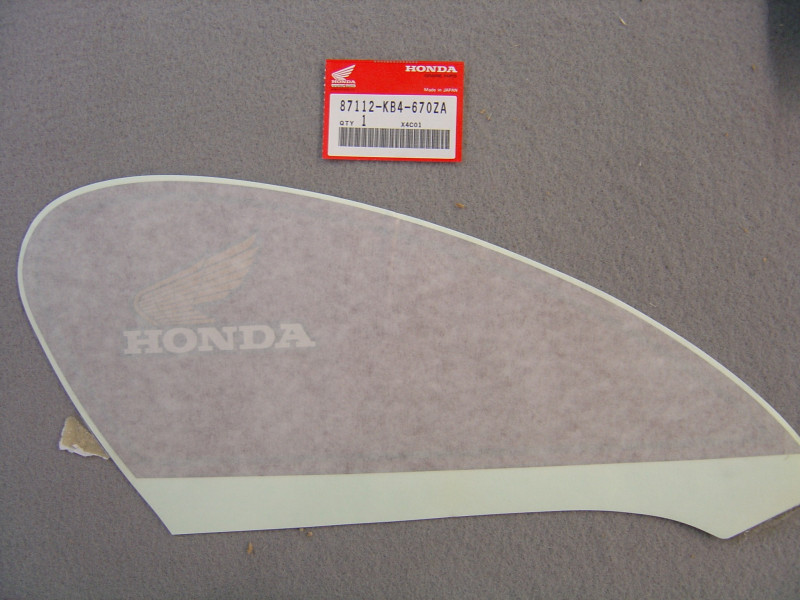 Décor autocollant réservoir gauche Honda CM125CC – 87112KB4670ZA