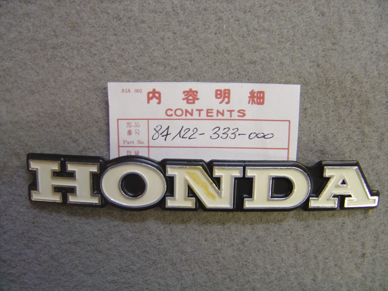 Logo réservoir gauche Honda CB350Four – Réf. 87122333000