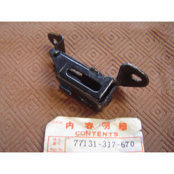 Corps verrouillage selle Honda CB350K3 – Réf. 77131317670