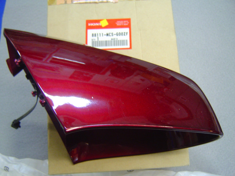 Cache rétroviseur droit Honda ST1300 RI5ICU – Réf. 88111MCSG00ZF