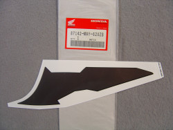 Autocollant réservoir droit Honda XRV750T 1996 – Réf. 87142MAY620ZB