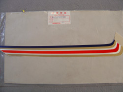 Décor autocollant supérieur de profilage gauche pour modèle VF1000R