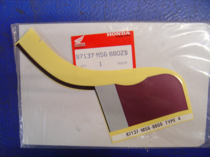 Décor autocollant gauche type 4 Honda XL600VN – 87137MS6880ZB