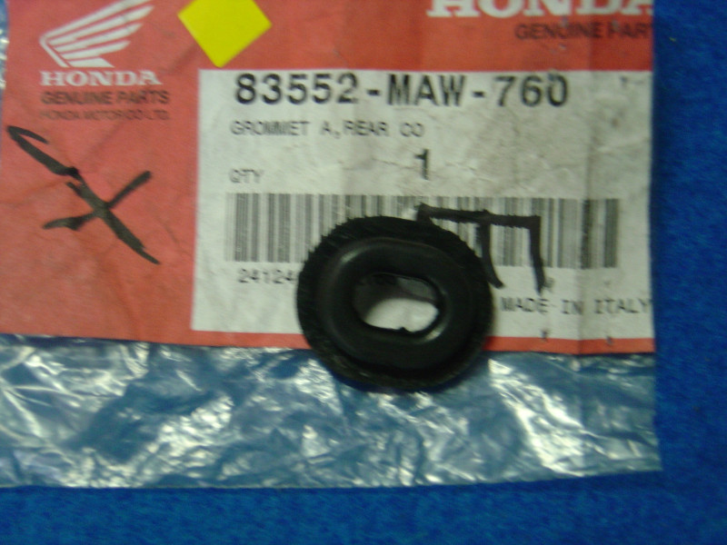 Caoutchouc cache latéral Honda 83552MAW760 CBF600 XLV600