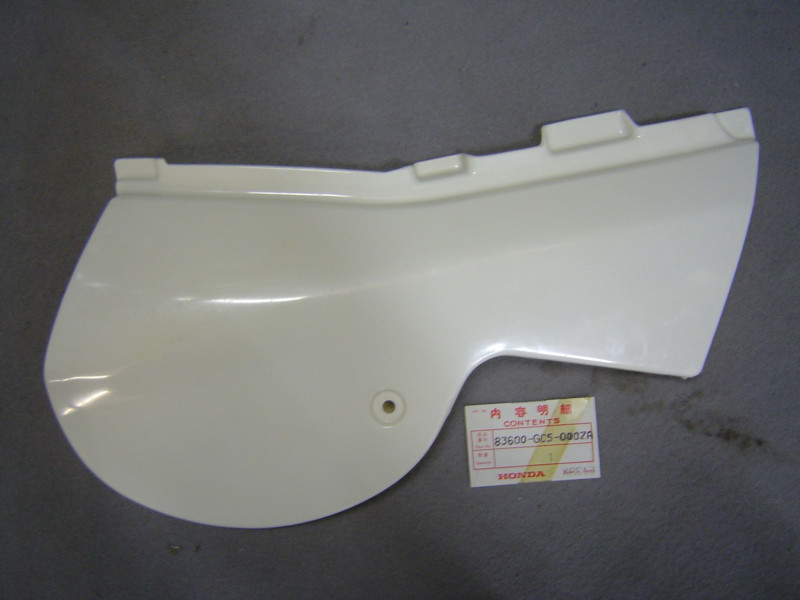 Cache latéral droit Honda MTX50S NH111 – Réf. 83600GC5000ZA
