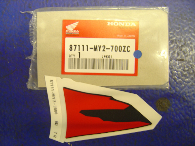 Décor A côté droit type6 Honda NX650P 1993 - Réf. 87111-MY2-700ZC