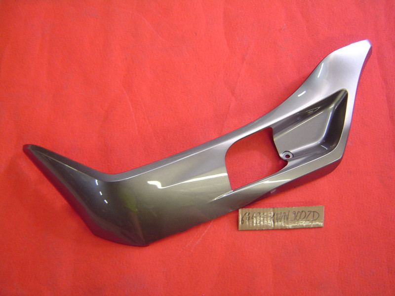cache latéral de sol gauche de PCX125 10/14 code couleur NHA14M