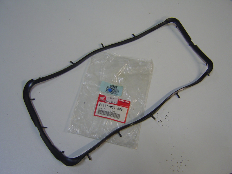 Joint caoutchouc trappe faux réservoir Honda GL1200 - 83127MG9000