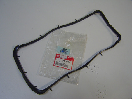 Joint caoutchouc trappe faux réservoir Honda GL1200 - 83127MG9000