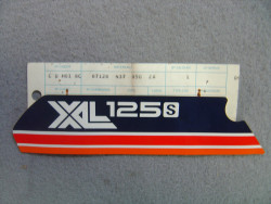 Décor sur cache filtre à air de XL125S 80 code couleur type1